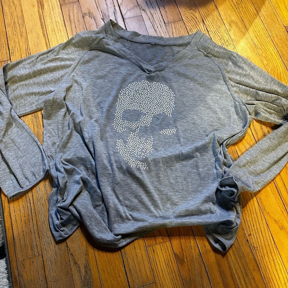 Gray Long Sleeve Top with Skull Design - Picture 9 of 9